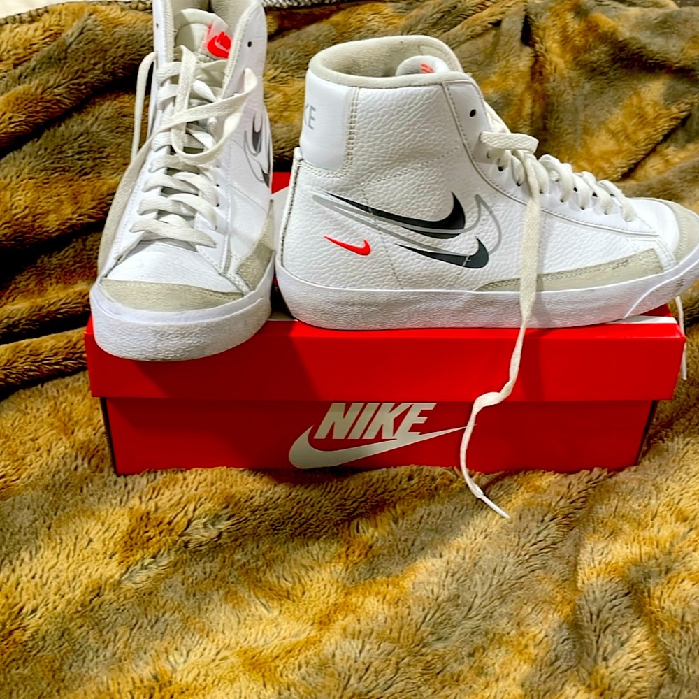 Gently used Nike shoes